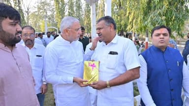 વંથળી: પ્રદેશ ભાજપ અધ્યક્ષ જગદીશ પંચાલ ની શુભેરછા મુલાકાત કરતા ખોખરડા ફાટક સ્થિત સાવજ ડેરીના ચેરમેન