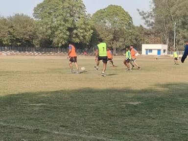 बरेका में अंतर विभागीय फुटबॉल प्रतियोगिता (2025-26) में सिविल,भंडार एवं डिपो की टीम ने ने प्लांट डिविजन की टीम को 3-0 से हराकर फाइनल में जगह बनाई।
फाइनल मुकाबला: सिविल,भंडार एवं डिपो तथा कार्मिक एवं प्रशासन के बीच खेला जाएगा।
#खेलो_इंडिया