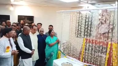 शाहदरा: कड़कड़डूमा के डॉ. हेडगेवार आरोग्य संस्थान में डॉ. केशव बलिराम हेडगेवार की प्रतिमा का अनावरण