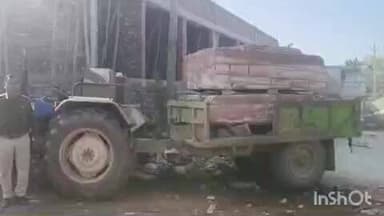 सरमथुरा: अवैध खनन पर कार्रवाई, दो पत्थर ब्लॉक से भरा ट्रैक्टर किया गया जब्त