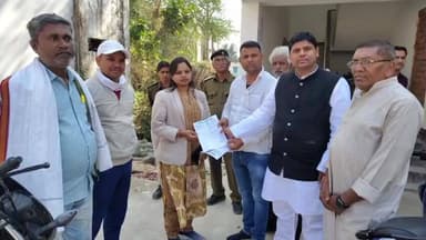 सहदेई बुजुर्ग: गंगा कटाव से उजड़े सैकड़ों परिवार, राजद ने रिंग बांध निर्माण की मांग को लेकर सीओ को सौंपा आवेदन