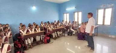 దేవరకద్ర: భయపడకుండా చదవండి ఉత్తమ మార్కులు సాధించండిఅదనపు కలెక్టర్ రెవెన్యూ మధుసూదన్ నాయక్