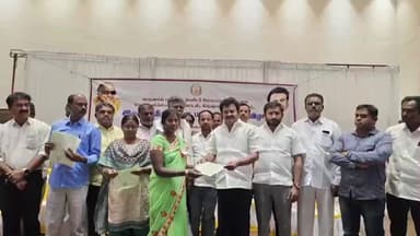தேன்கனிகோட்டை: தனியார் மண்டபத்தில் தேன்கனிக்கோட்டை தாலுகாவை சேர்ந்த 1000 பயனாளர்களுக்கு இலவ வீட்டுமனை பட்டா வழங்கிய தளி எம்எல்ஏ