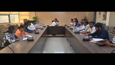 લીમખેડા: લીમખેડા પ્રાંત કચેરી ખાતે મહેસુલી અધિકારીઓની સમીક્ષા બેઠક યોજાઈ