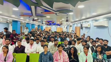 খয়রাশোল: বোলপুরে তৃণমূল ছাত্র পরিষদের সাংগঠনিক আলোচনা সভায় উপস্থিত খয়রাশোল ব্লকের তৃণমূল ছাত্র পরিষদের সদস্যরা