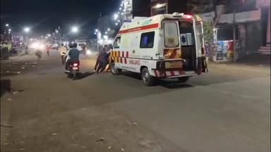 बदरवास: खून की उल्टियां कर रहे बिजरावन के मरीज से एम्बुलेंस में लगवाया धक्का, वीडियो वायरल होने से मचा हड़कंप