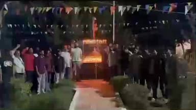 भीमपुर: जनपद पंचायत परिसर में पुलवामा हमले के शहीद जवानों को नगर के गणमान्य नागरिकों और युवाओं ने दी श्रद्धांजलि