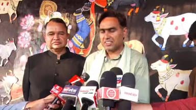 जीएवी इंटरनेशनल स्कूल के कार्यक्रम में बच्चों को मार्गदर्शन देने पहुंचे डीटीपी अधिकारी आर एस भाट । #gurgaon #privatesch...