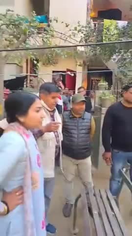 प्रीत विहार: कोंडली पार्षद पार्क में कब्जा देख भड़कीं, अधिकारियों को पार्क कब्जा मुक्त करने का दिया निर्देश