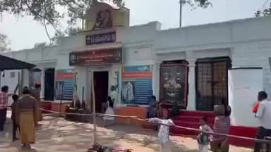 దేవరకద్ర: జిల్లా కేంద్రంలోని పెద్ద శివాలయంలో మహాశివరాత్రి పురస్కరించుకొని ఏర్పాటుచేసిన ఆలయ సిబ్బంది