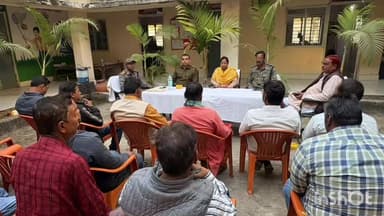 बरवाडीह: महाशिवरात्रि पर्व को लेकर बरवाडीह थाना परिसर में शनिवार सुबह 11 बजे हुई अहम बैठक