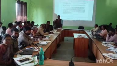 महुआडांड़: राष्ट्रीय ग्राम स्वराज अभियान के तहत महुआडार प्रखंड कार्यालय में प्रशिक्षण सह कार्यशाला का आयोजन