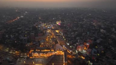 महाशिवरात्रि की पूर्व संध्या पर वाराणसी का श्री काशी विश्वनाथ मंदिर !
#HarHarMahadevॐ