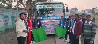 मानसी: एकरिया मध्य विद्यालय के छात्र-छात्राओं को मुख्यमंत्री परिभ्रमण यात्रा पर किया रवाना