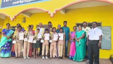 ஆம்பூர்: சான்றோர்குப்பம் நகராட்சி நடுநிலைப்பள்ளி மாணவர்கள் வடமண்டல அளவில் நடைபெற்ற சிலம்பம் போட்டியில் கலந்துகொண்டு வெற்றி பெற்றதை தொடர்ந்து பாராட்டு விழ