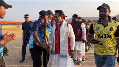 ତେଲକୋଇ: ମହାଦେଇଯୋଡ଼ା ର ଏକ କ୍ରିକେଟ ଖେଳରେ ପାଟଣା ବିଧାୟକ ଓ ତେଲକୋଇ ବିଧାୟକ ଯୋଗଦାନ