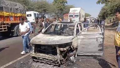 चलती कार में लगी आग बनी आग का गोला #aag #gola #live #viral #car #accident #didwanajila #fir #ladnu