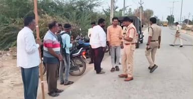 సంతనూతలపాడు: ఉమ్మడి ప్రకాశం జిల్లాలో నిబంధనలు పాటించకుండా నిర్లక్ష్యంగా వ్యవహరించిన ద్విచక్ర వాహనదారులకు జరిమానా విధించిన పోలీసులు