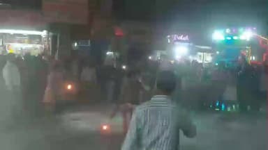 पीसांगन: शहर में महाशिवरात्रि से पूर्व शिव बारात निकली, आज के गोलों के बीच रोमांचकारी नृत्य किया पेश