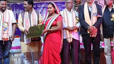 କେନ୍ଦୁଝର ସହର: ସରସ୍ୱତୀ ଶିଶୁ ବିଦ୍ୟାମନ୍ଦିର ଭଣ୍ଡାରିଡ଼ିହା, ଘସିପୁରା ର ଊନବିଂଶ ତମ ବାର୍ଷିକ ଉତ୍ସବରେ ମୁଖ୍ୟ ଅତିଥି ଭାବରେ ଯୋଗ ଦେଇଥିଲେ ସାଂସଦ