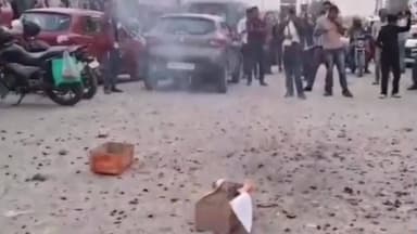 বিশ্বনাথ: ব্ৰহ্মপুত্ৰৰ তলেদি গহপুৰ-নুমলীগড় সুৰংগ পথ লাভ কৰাত গহপুৰত ফটকা ফুটাই আনন্দ উল্লাস কৰিছে ৰাইজে