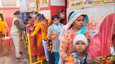 पिपराही: महाशिवरात्रि पर देकुली धाम में उमड़ी भीड़, बीडीओ और थाना अध्यक्ष भी उपस्थित रहे