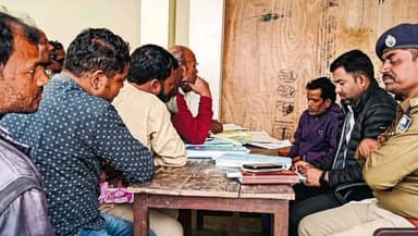 पलासी: पलासी प्रखंड मुख्यालय में आयोजित जनता दरबार में भूमि विवाद के मामलों पर सुनवाई, तीन मामलों का मौके पर किया गया निष्पादन