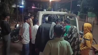 पानसेमल: सड़क हादसे में 3 घायल, प्राथमिक उपचार के बाद परिवार सोसायटी ने पानसेमल अस्पताल किया रेफर