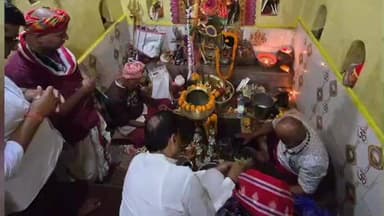 ନୀଳଗିରି: ନରସିଂହପୁର ପଞ୍ଚାୟତ ସ୍ଥିତ ମହିମାମୟ ପୀଠ ବାବା ଫଟା ମହାଦେବଙ୍କ ଦର୍ଶନ କରିବା ସହ ପୂଜାର୍ଚ୍ଚନା କଲେ ବିଧାୟକ