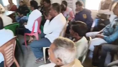 গড়বেতা ১: ট্রেনের হকারদের নিয়ে তৃণমূলের শ্রমিক সংগঠনের কমিটি গঠন গড়বেতার আমলাগোড়াতে