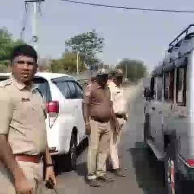 ಆಳಂದ: ಲಾಡ್ಲೇ ಮಶಾಕ್ ದರ್ಗಾದಲ್ಲಿರೋ ಶಿವಲಿಂಗಕ್ಕೆ ಪೂಜೆ ಸಲ್ಲಿಕೆ ಹಿನ್ನಲೆ: ಪಟ್ಟಣದ ಬಳಿ ಖುದ್ದು ವಾಹನ ತಪಾಸಣೆ ಮಾಡಿದ ಎಸ್ಪಿ ಶ್ರೀನಿವಾಸುಲು