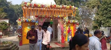 बर्री स्थित बाणेश्वर स्थान मंदिर में महाशिवरात्रि को लेकर सजा मंदिर का मनोरम दृश्य 🙏