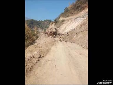 सतपुली: राष्ट्रीय राजमार्ग 534 सतपुली मल्ली के पास आज रविवार को 12:30 बजे हुआ बंद, लोगों को हुई परेशानी