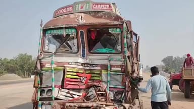 দাঁতন ১: দাঁতনে মালবোঝাই লরি যাওয়ার পথে দুর্ঘটনা!