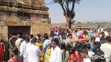 शंकरगढ़: हर्राटोली शिव मंदिर में महाशिवरात्रि पर लोगों की उमड़ी भीड़