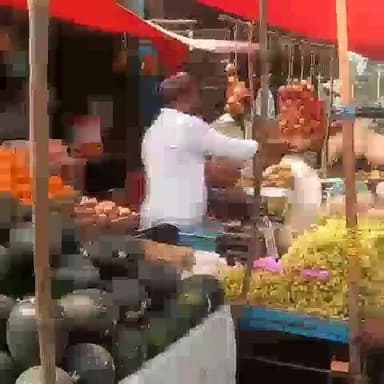 ಚಿಂಚೋಳಿ: ಮಹಾಶಿವರಾತ್ರಿ ಹಿನ್ನಲೆ, ಸುಲೇಪೇಟ್ ಪಟ್ಟಣದಲ್ಲಿ ಅಗತ್ಯ ವಸ್ತುಗಳ ಖರೀಧಿಗೆ ಮುಗಿಬಿದ್ದ ಜನ