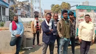 समस्तीपुर: हुसैनीपुर गांव में ब्रेकर के कारण बाइक पोल से टकराई, एक व्यक्ति की मौत