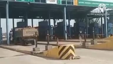 দেৰগাঁও: ৰঙামাতি টোলগেট সন্দৰ্ভত মুখ্যমন্ত্ৰীৰ ঘোষণাৰ পাছতেই ৰঙামাটি টোলগেট কৰ্তৃপক্ষৰ ৰাইজক শীঘ্ৰেই কাগজ পত্ৰ জমা দিয়াৰ আহ্বান