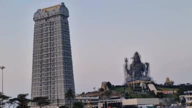 ಭಟ್ಕಳ: ಮುರುಡೇಶ್ವರದಲ್ಲಿ ಅಪಾರ ಜನಸಾಗರದ ನಡುವೆ ಶಿವರಾತ್ರಿ ಸಂಭ್ರಮ