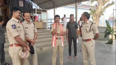 మహదేవ్పూర్: కాలేశ్వరం ఆలయ ఏర్పాట్లను పరిశీలించిన ఎస్పీ సంకీర్త్