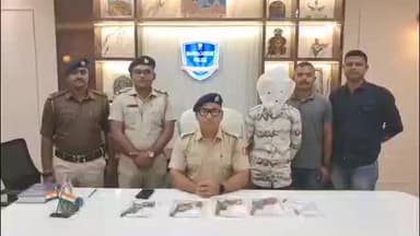 ব্যারাকপুর ১: আগ্নেয়াস্ত্র সহ দুষ্কৃতী রবি পাসোয়ানকে গ্রেফতার করলো ভাটপাড়া থানার পুলিশ