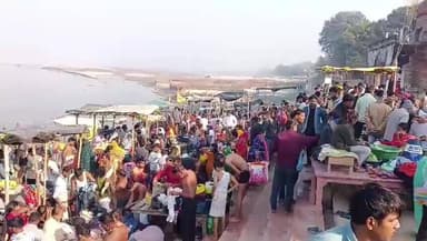 #महाशिवरात्रि पर गोकर्ण घाट पर लाखों श्रद्धालुओं ने गंगा में लगाई डुबकी,घाट पर लगे मेले का उठाया आनंद #रायबरेली #ऊंचाहार