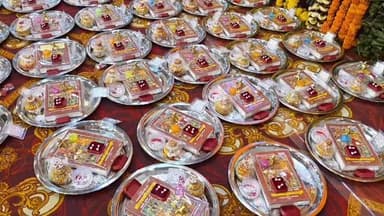 305 कन्याओं को विवाह में भेट की गई श्रृंगार थाली बागेश्वर धाम सरकार
#viralnews #viralvideo #bageshwardhamsarkar