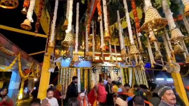 भटवाड़ी: उत्तरकाशी के काशी विश्वनाथ मंदिर में महा शिवरात्रि के पावन पर्व पर जलाभिषेक के लिए भक्तों का जन सैलाब उमड़ पड़ा