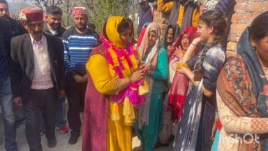 इंदौरा: भाजपा नेत्री रीता धीमान ने थपकौर में चौपाल कार्यक्रम में केंद्रीय बजट पर किया संवाद