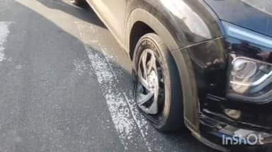 പുനലൂർ: ടി ബി ജംഗ്ഷനിൽ കാർ ഡിവൈഡറിൽ ഇടിച്ച് അപകടം