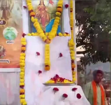 ಹುಬ್ಬಳ್ಳಿ ನಗರ: ಹುಬ್ಬಳ್ಳಿಯಲ್ಲಿ ಹಿಂದೂ ಸಮ್ಮೇಳನದ ಶೋಭಾಯಾತ್ರೆಯಲ್ಲಿ ಶಾಸಕ ಮಹೇಶ ತೆಂಗಿನಕಾಯಿ ಭಾಗಿ