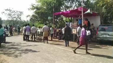 உத்தமபாளையம்: பென்னிகுக்பிறந்தநாளை முன்னிட்டு மார்க்கையன் கோட்டை பொதுமக்கள் சார்பில் இரட்டை மாட்டு வண்டி பந்தயம் நடந்தது