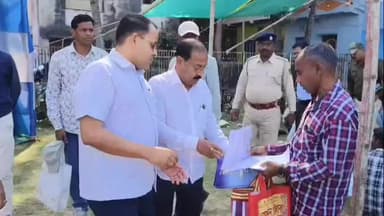 কান্দি: কান্দি মোহনবাগান মাঠে উপচে পড়া ভিড়, যুব সাথী ও লক্ষীর ভান্ডার ফর্ম জমা দিতে লম্বা লাইন, পরিদর্শনে জেলাশাসক