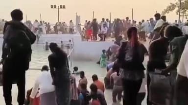 వెల్వడం లోని కోనేటి వద్ద భక్తుల సందడి